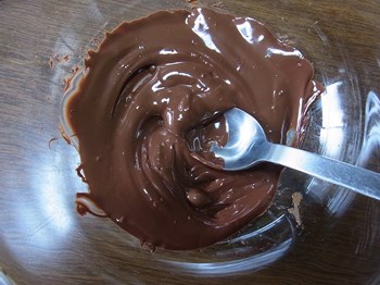 チョコレートをなめらかに溶かす