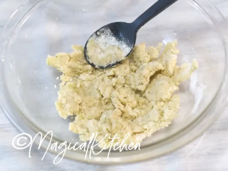 粉に液体を混ぜる